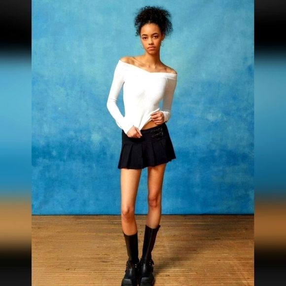 Urban Outfitters BDG Shannen V-Neck Long Sleeve Shirt Top Tee Off Shoulder NEW! - Picture 3 of 6